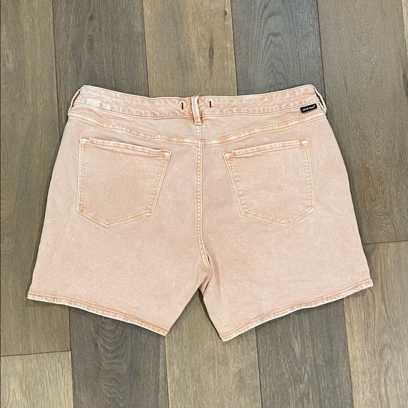 Dear John Peach Lillie Short Cuffed Size 32 EUC - Picture 3 of 6